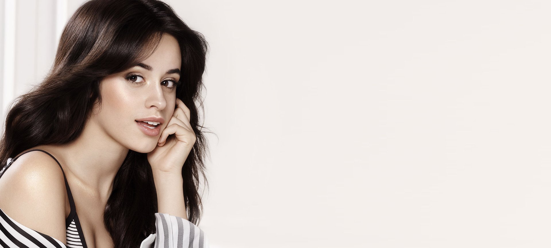 Camila Cabello Zbudi se in zažari junak (1)